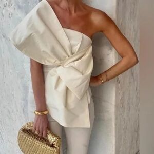 H&m bow-front  top off white sz M BNWT